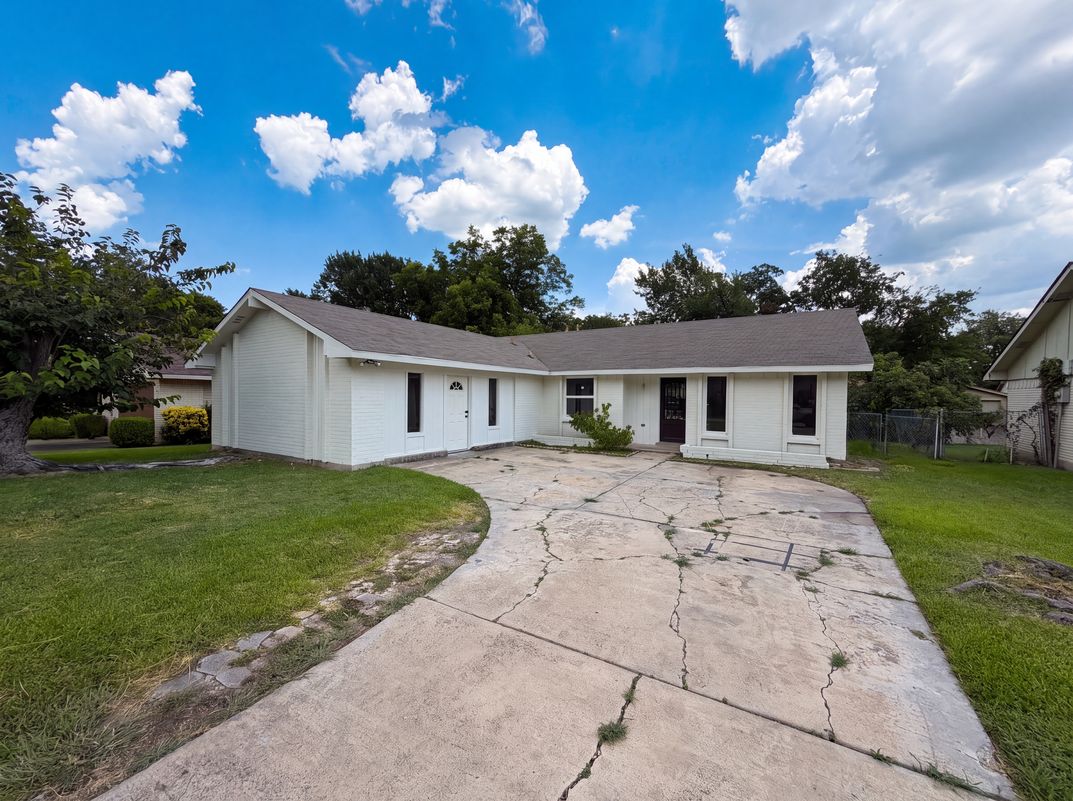 Property photo 1 of 414 Meadowhill Dr