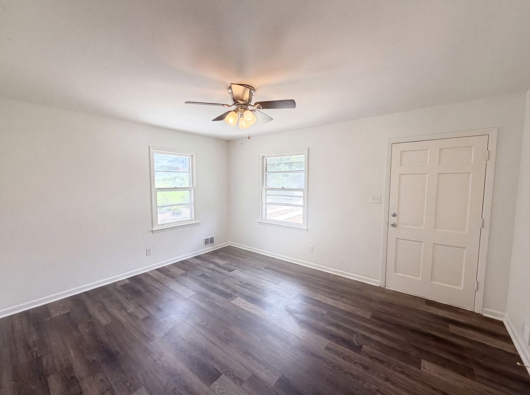 Property photo 3 of 3119 Holbrook Dr SW