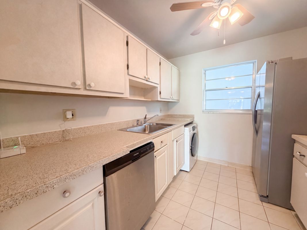 Property photo 2 of 400 SW Golfview Ter Apt 112