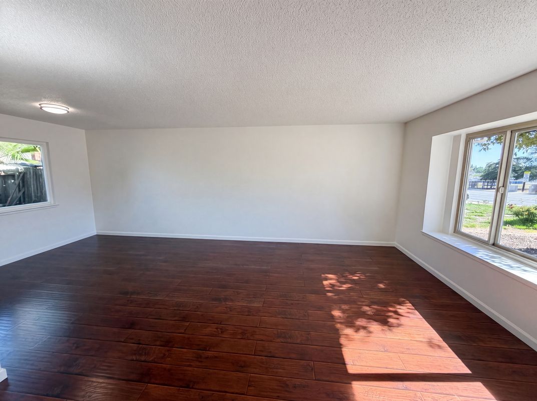 Property photo 3 of 4948 Dewey Dr