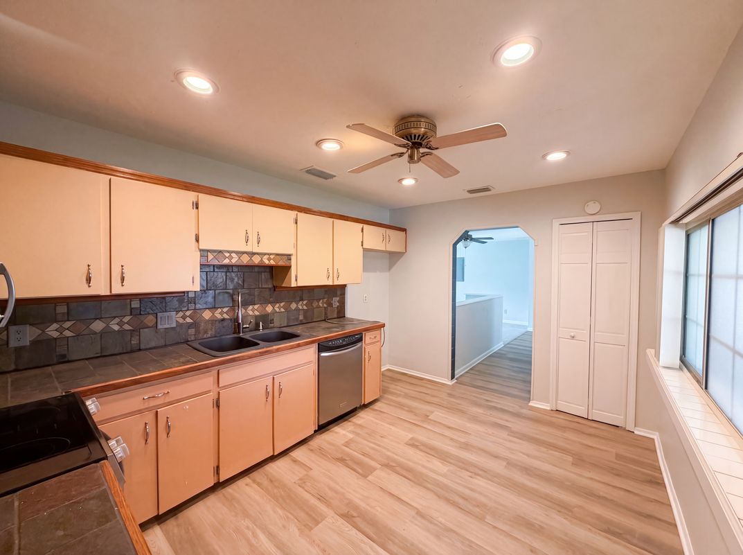 Property photo 3 of 466 Leland Dr