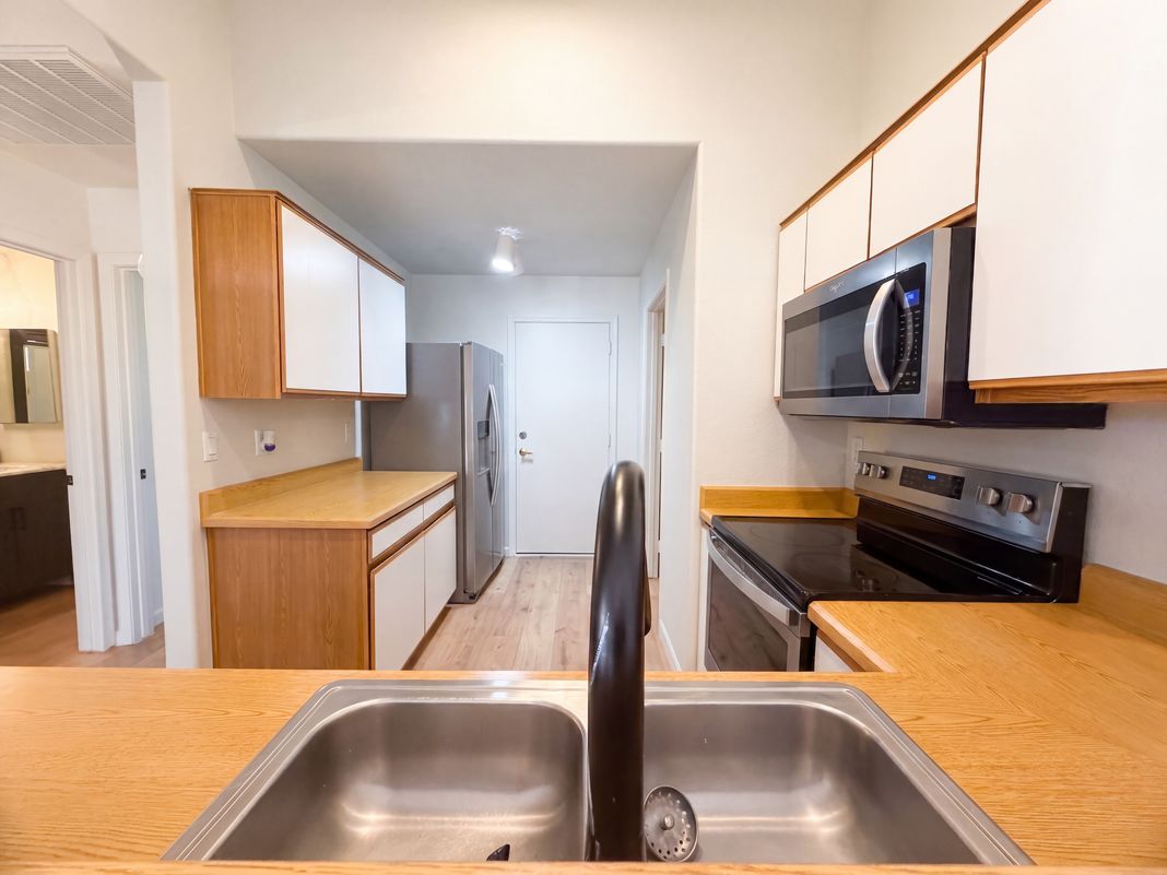 Property photo 2 of 2756 S Compton