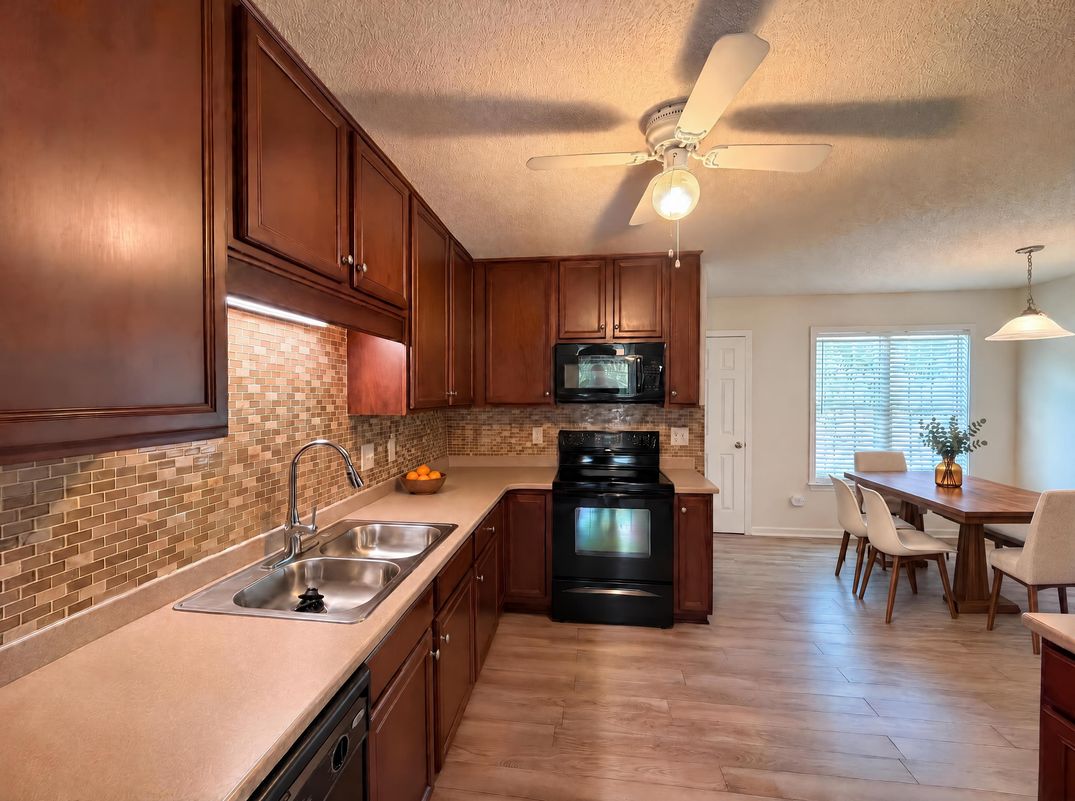 Property photo 2 of 470 Kinsman Ct