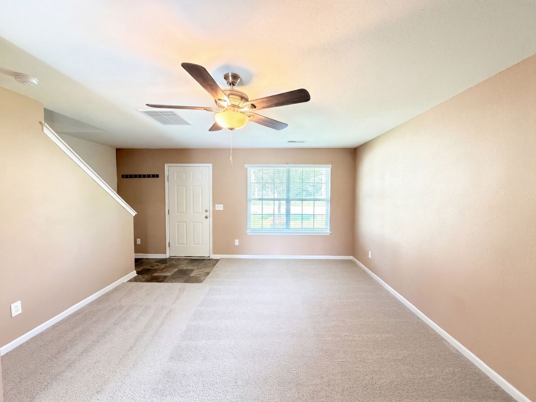 Property photo 2 of 1578 Zeverly St