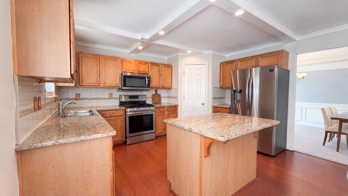 Property photo 2 of 330 Oxnard Cir SW