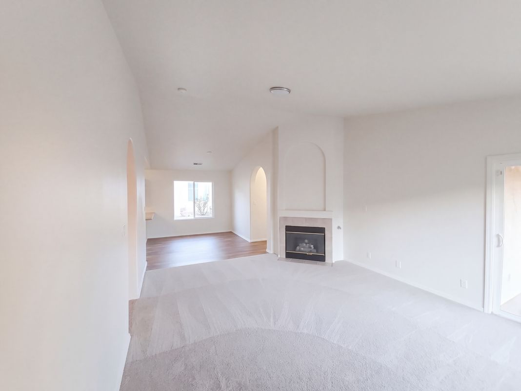 Property photo 3 of 633 Autumn Meadows Dr NE