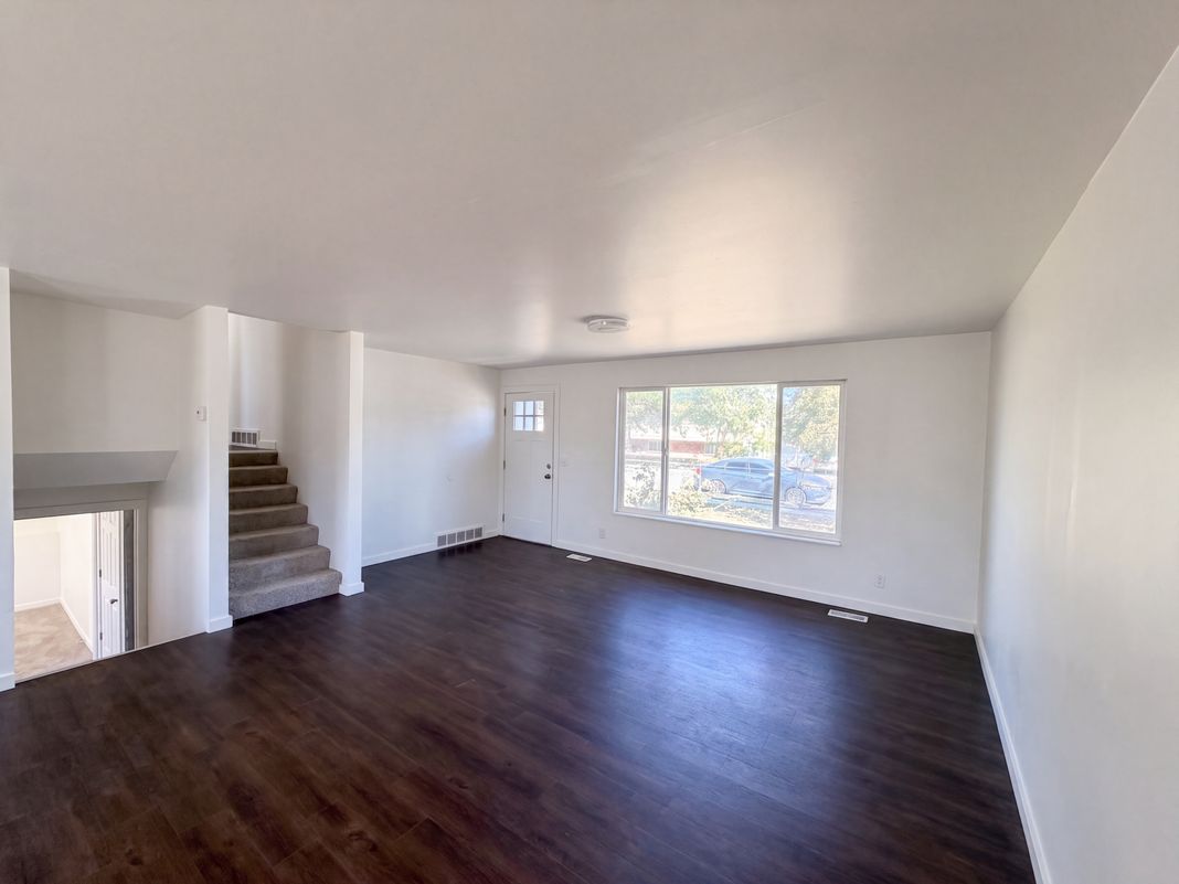 Property photo 3 of 4259 W Stane Ave