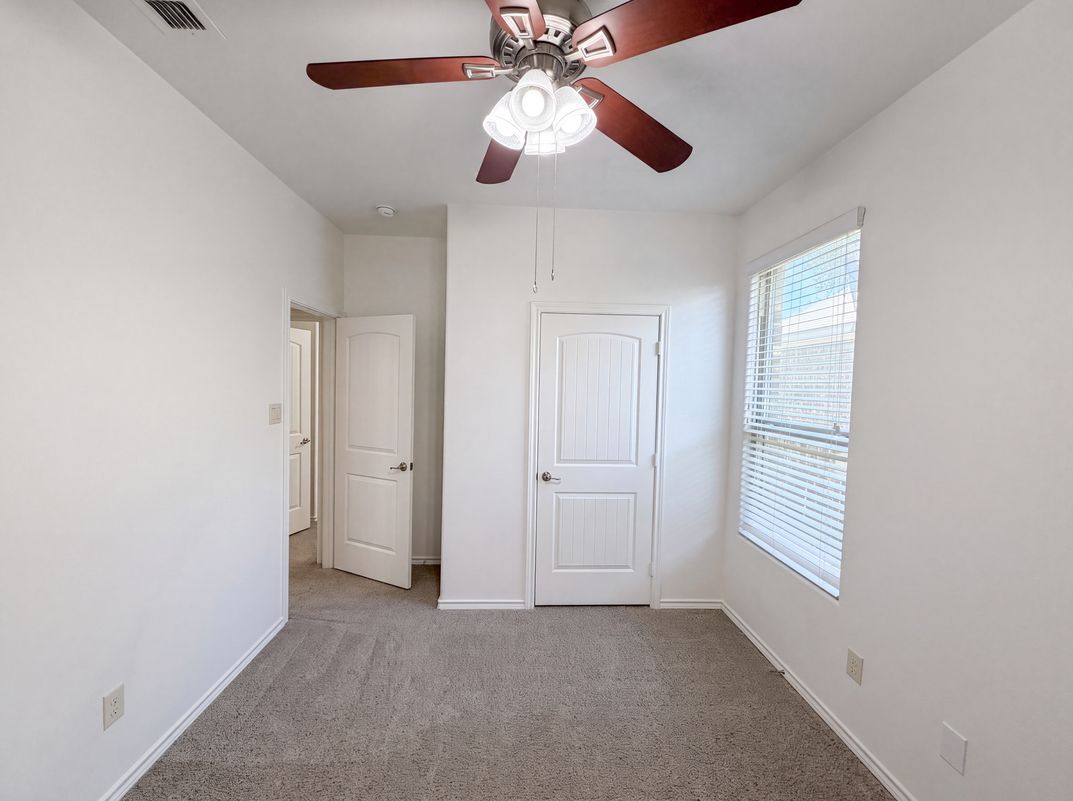Photo 14 of 20 of 1108 Edgewater Dr, Azle, TX
