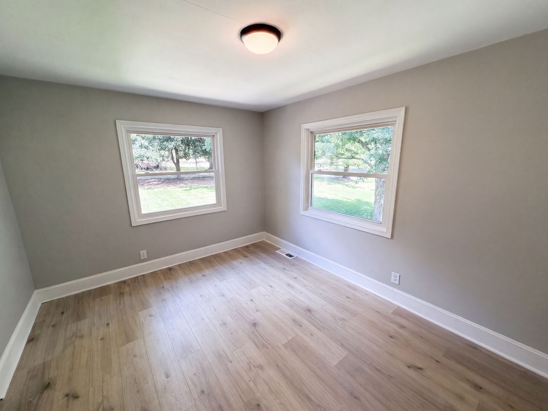 Photo 15 of 23 of 8519 Denbur Dr, Charlotte, NC