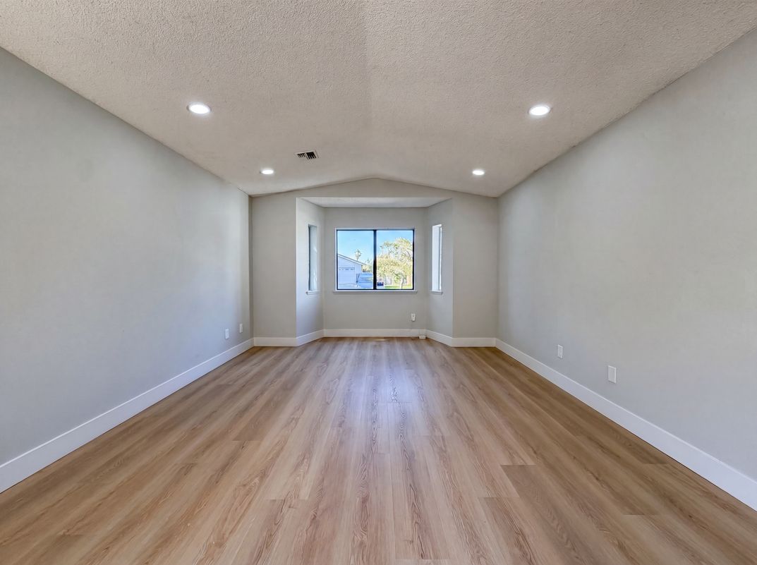 Photo 15 of 25 of 42355 Willeta Ave, Lancaster, CA