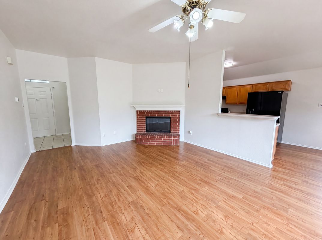Property photo 3 of 5432 Nuthatch St