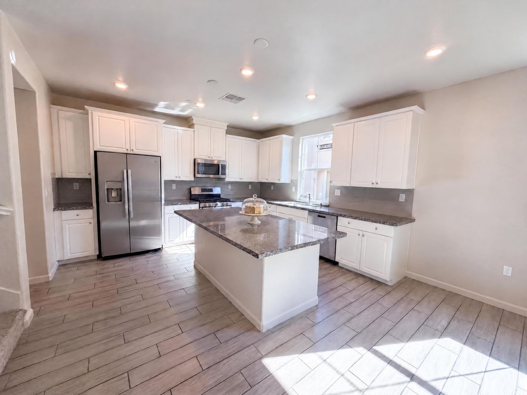 Property photo 2 of 1687 Pena Ln