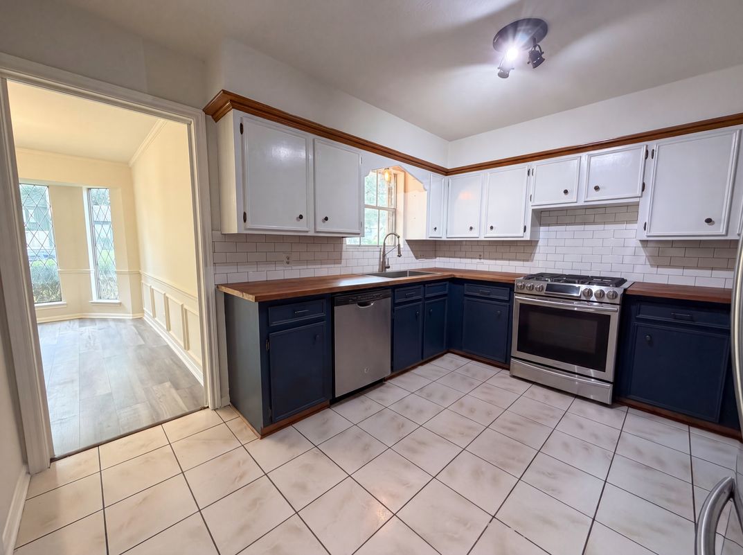 Property photo 2 of 17518 Rustington Dr