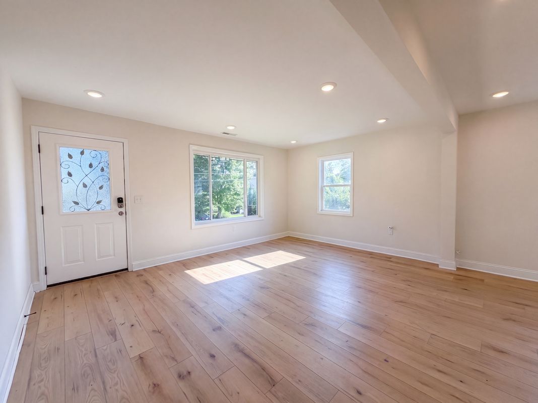 Property photo 3 of 316 Lithia Ave