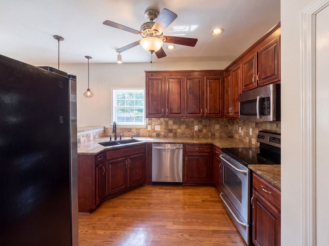 Property photo 2 of 3017 Farmville Cir