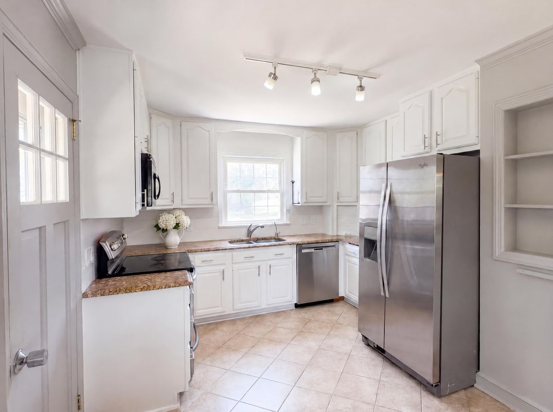 Property photo 2 of 494 Walton St