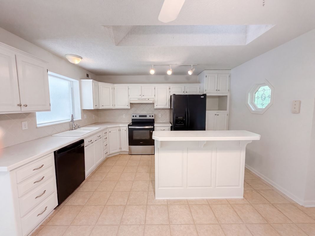 Property photo 2 of 801 Courtland Ct