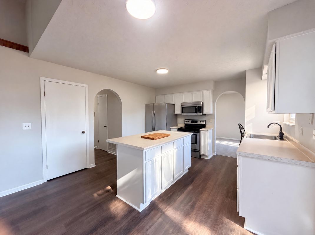 Property photo 3 of 6199 Bay Brook Dr