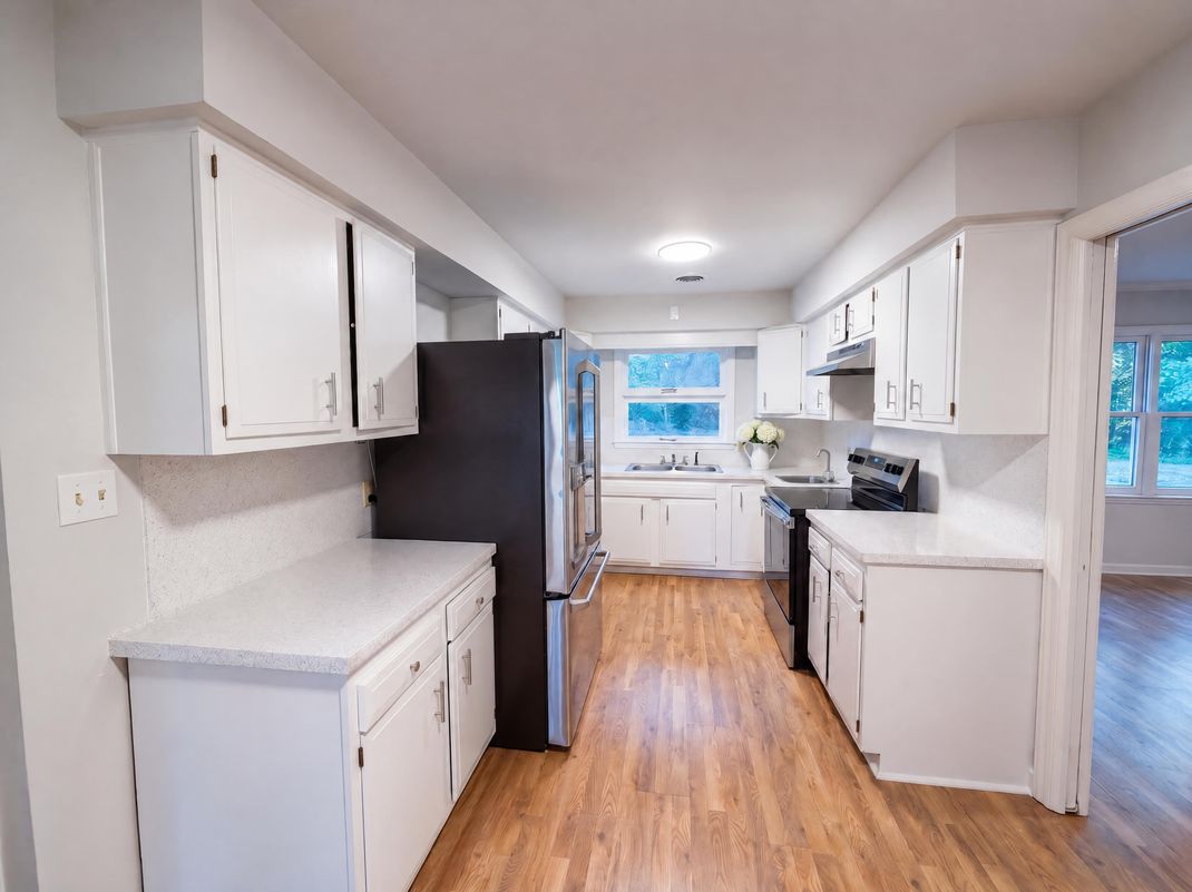 Property photo 2 of 1524 Mt Holly Huntersville Rd