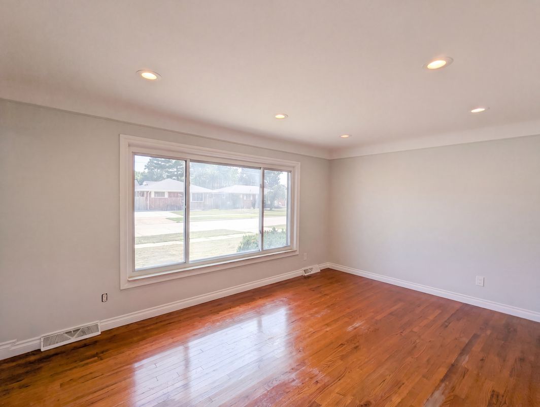 Property photo 3 of 8507 Darlene St