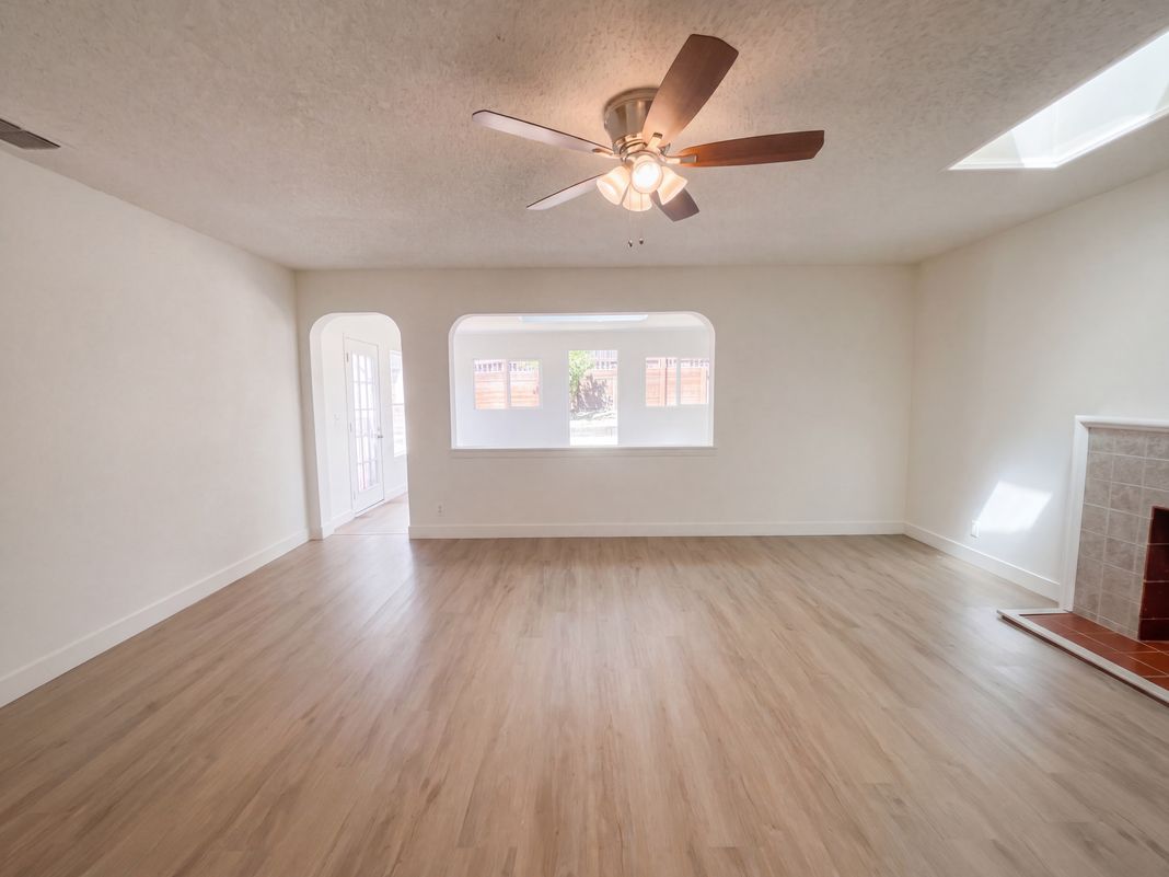 Property photo 3 of 5313 Fernwood Way