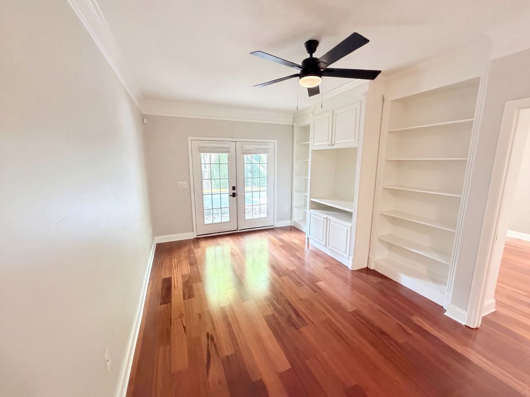 Property photo 3 of 2700 Pine Tree Rd NE Unit 3006