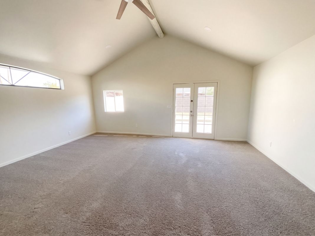 Property photo 3 of 4253 E Vineyard Rd