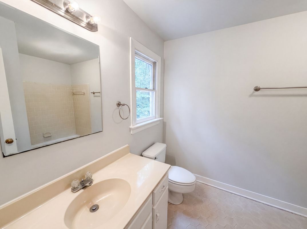 Photo 17 of 21 of 5517 W Bay Ct, Midlothian, VA