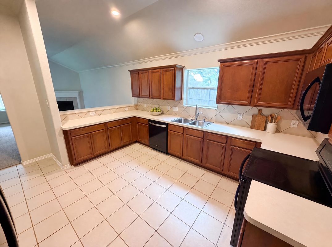 Property photo 2 of 1028 Rio Grande St