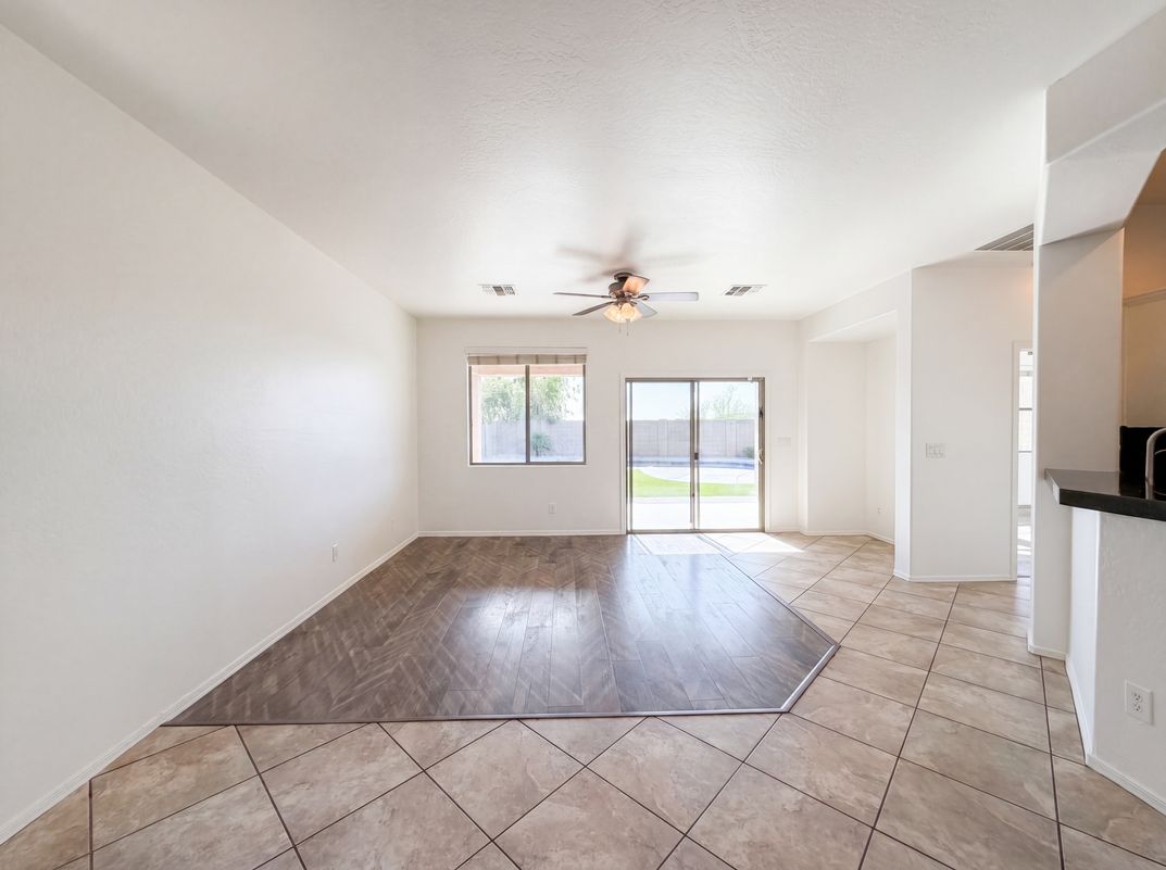 Property photo 3 of 38034 N Hudson Trl