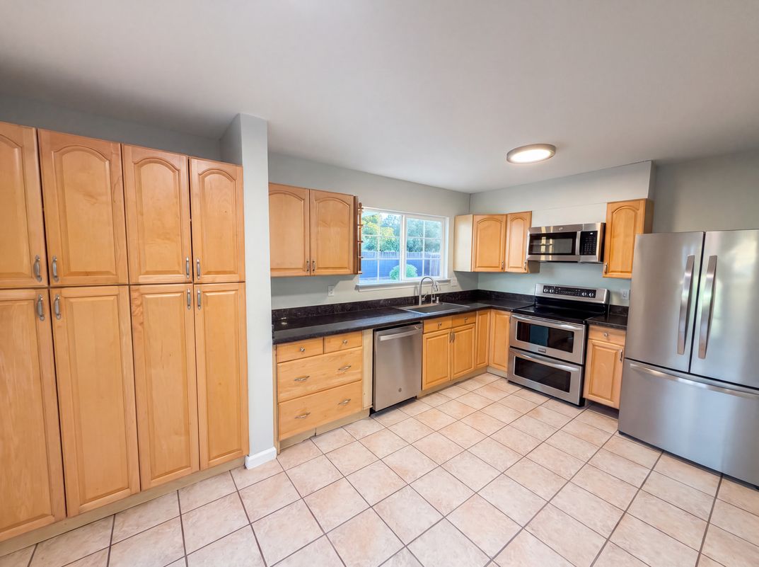 Property photo 2 of 112 Aster Ct