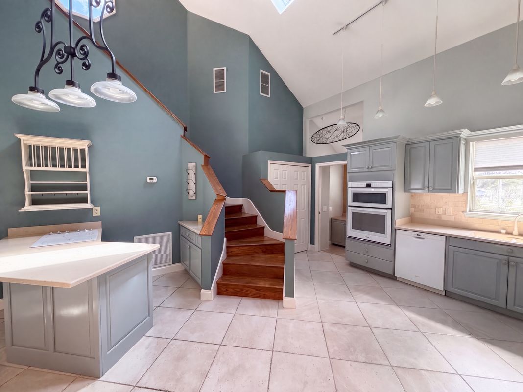 Property photo 2 of 4335 SE 8th St