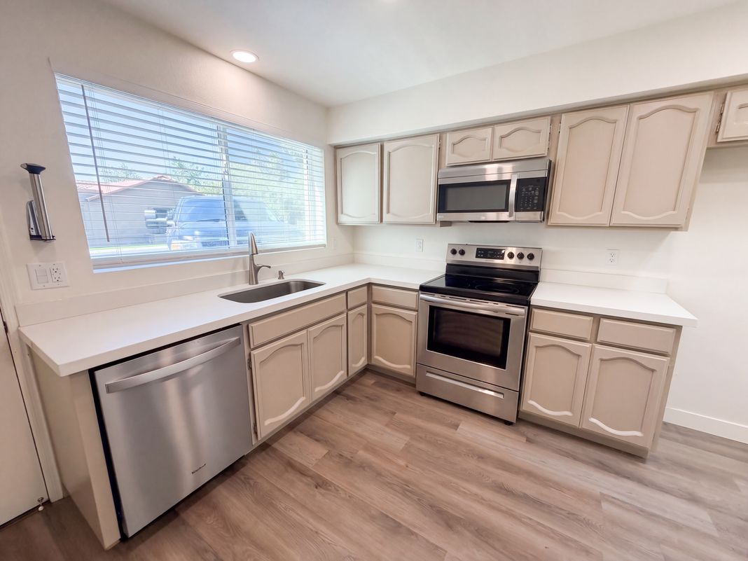 Property photo 2 of 200 E Barbarita Ave