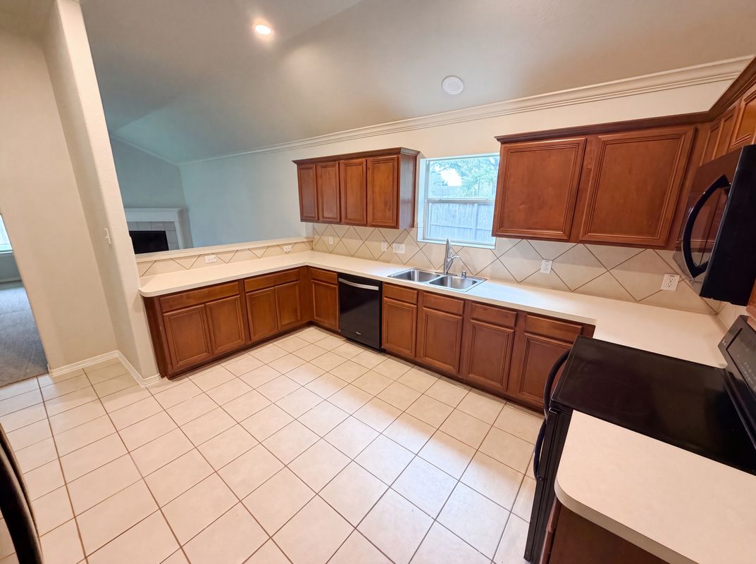 Property photo 2 of 1028 Rio Grande St