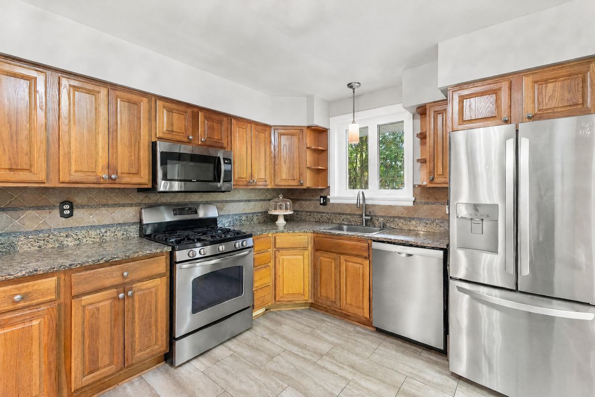 Property photo 2 of 8706 Braeburn Dr