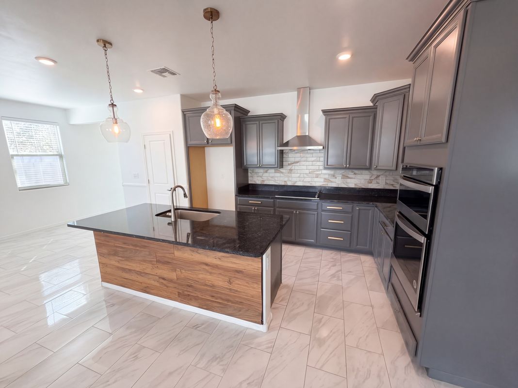 Property photo 2 of 25582 W Euclid Ave