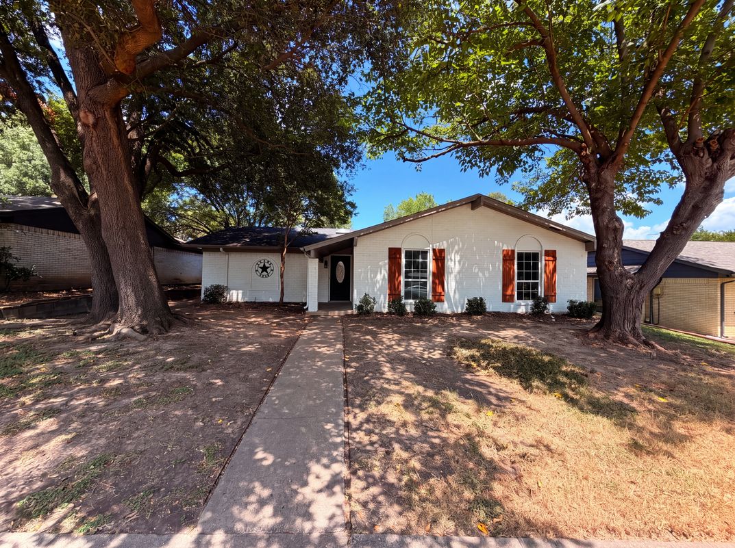 Property photo 1 of 922 Meadowdale Cir