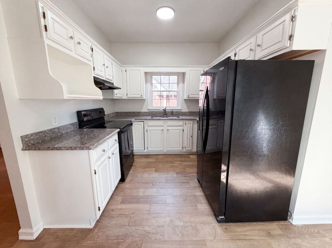 Property photo 2 of 1900 Stone Brook Ln