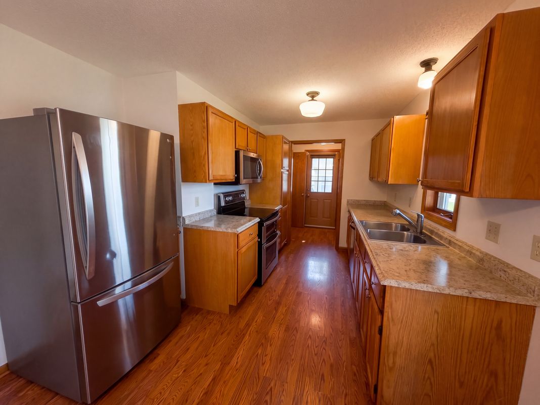 Property photo 2 of 441 S Elm St