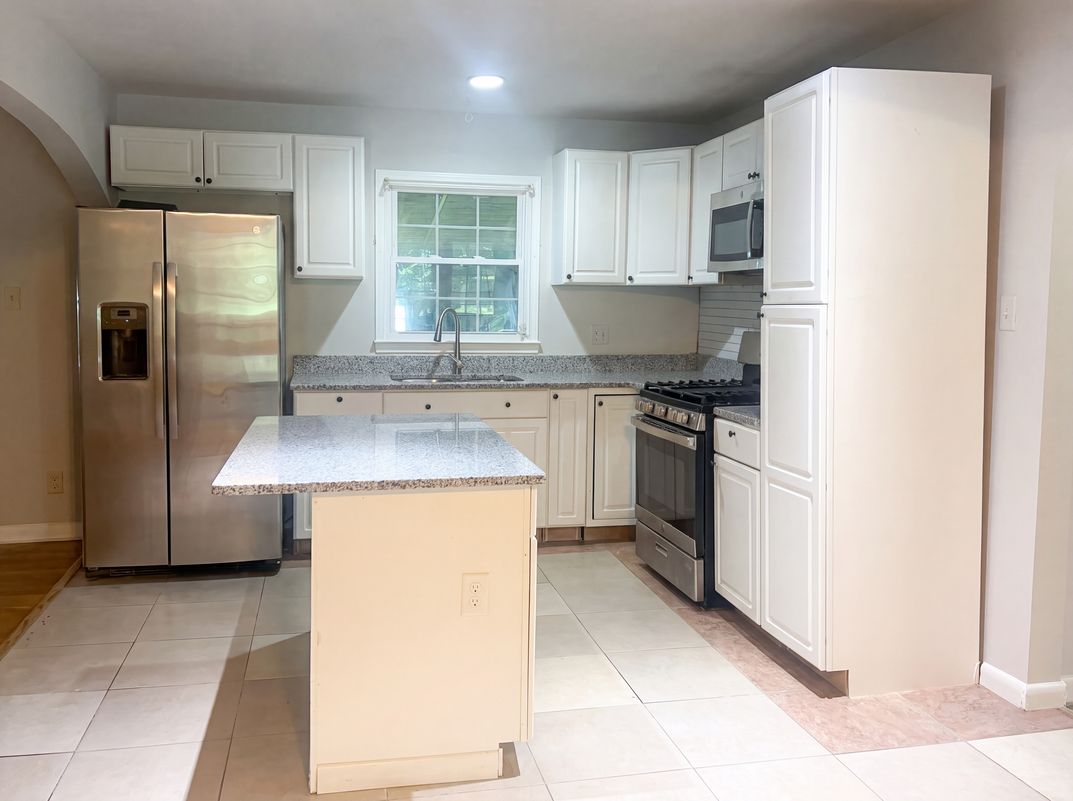 Property photo 2 of 4307 Greenwood Dr