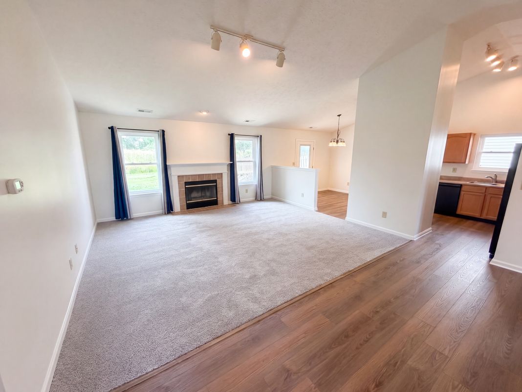 Property photo 3 of 9 English Grn