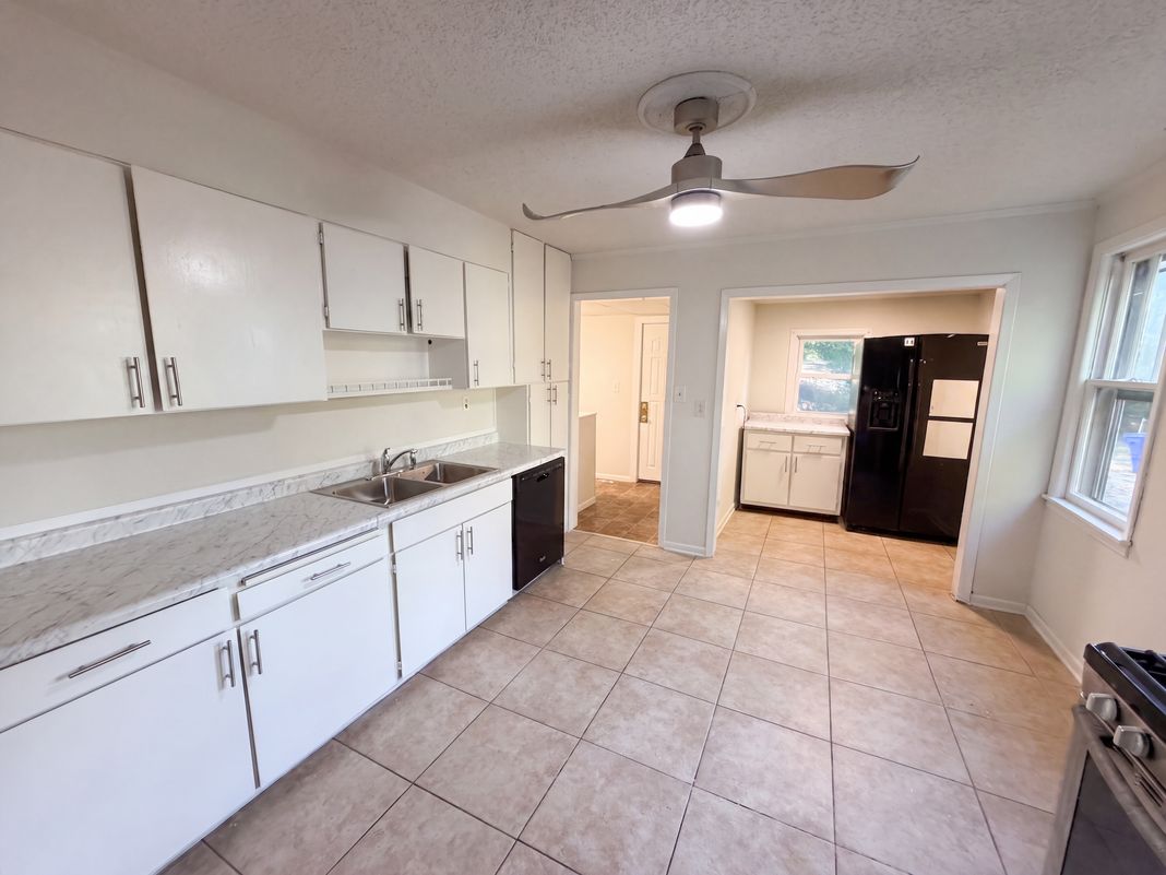 Property photo 2 of 305 Arlington Ave W
