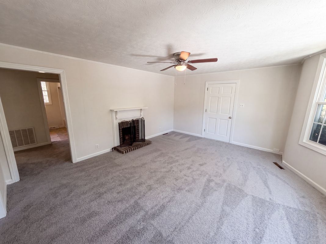 Property photo 3 of 14 Norwood St NE