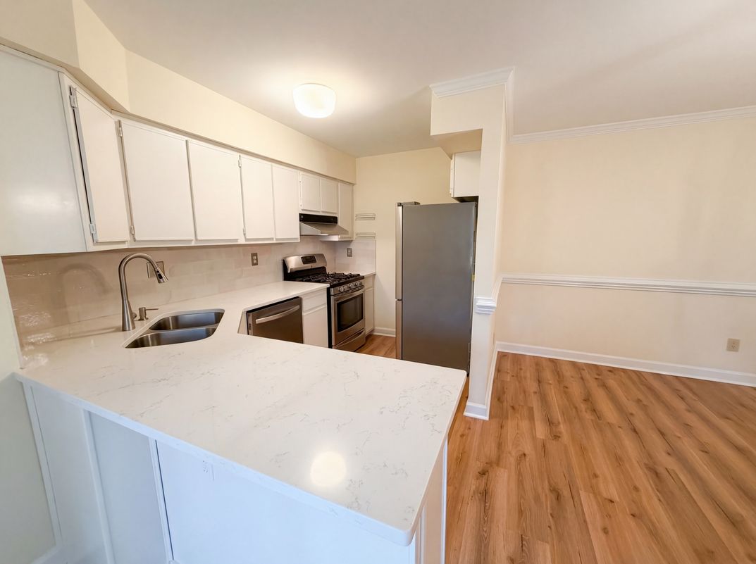 Property photo 2 of 320 Summerwalk Cir