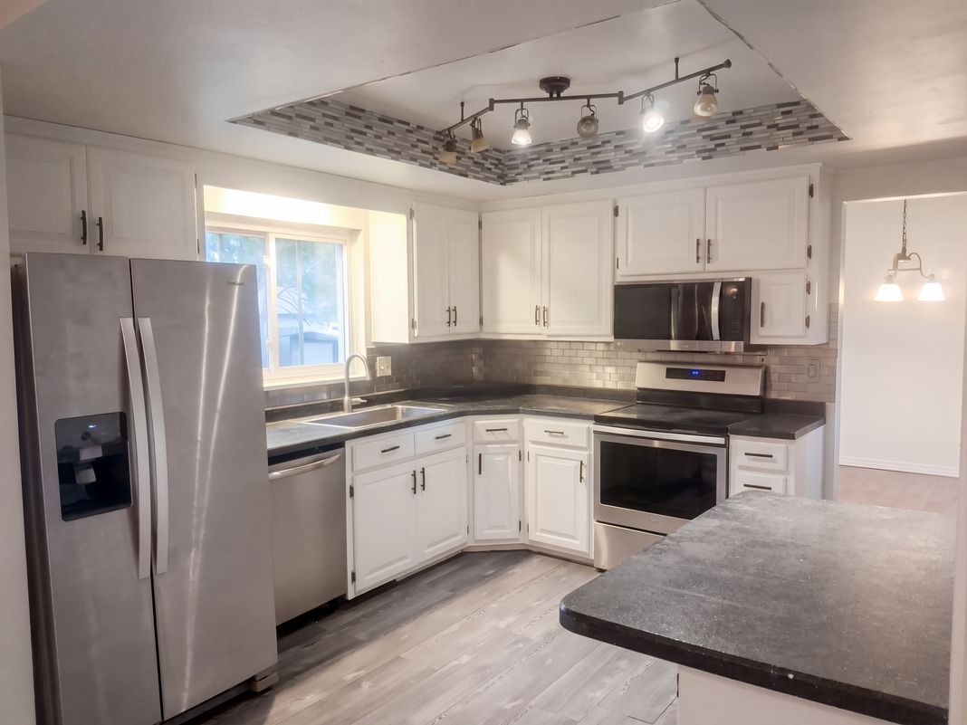 Property photo 2 of 4015 Valli Vista Rd