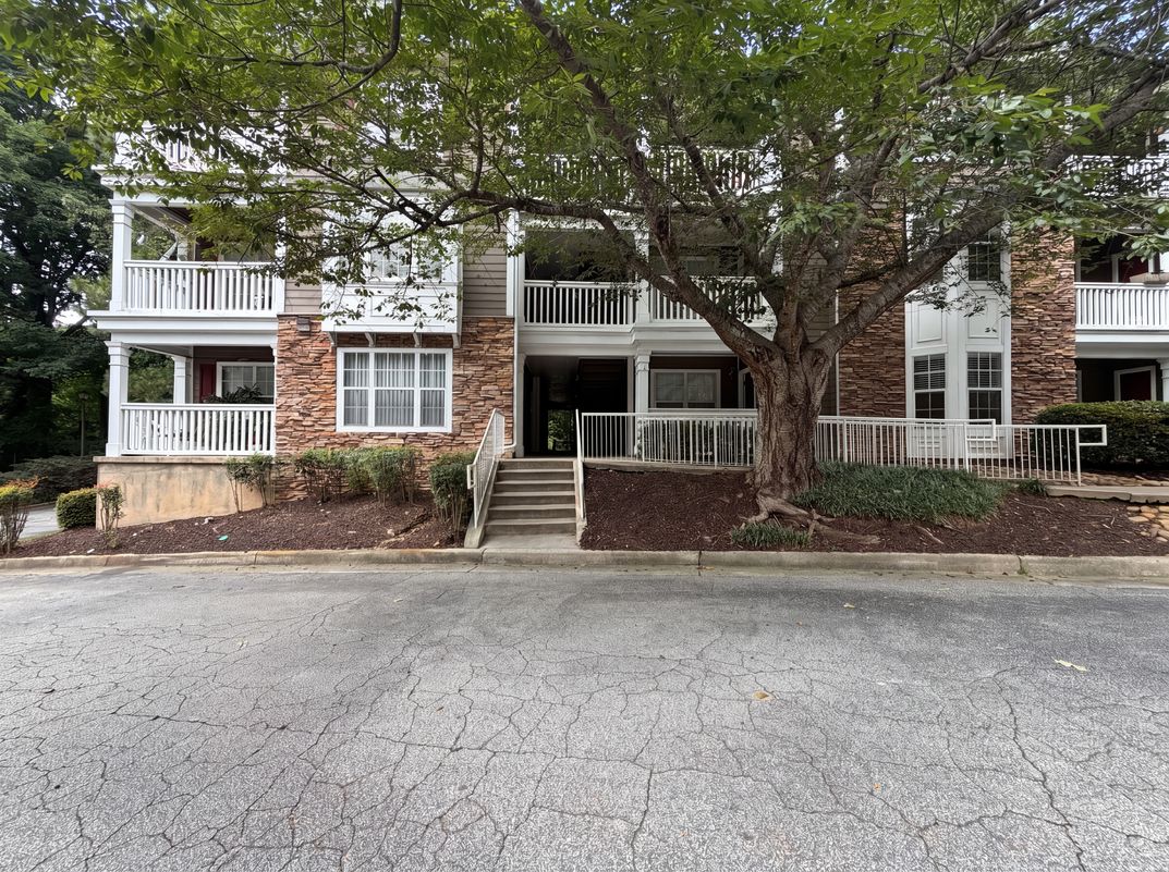 Property photo 1 of 131 Bentley Pl
