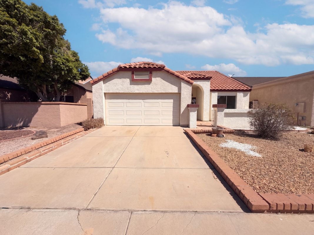 Property photo 1 of 6018 W Mescal St