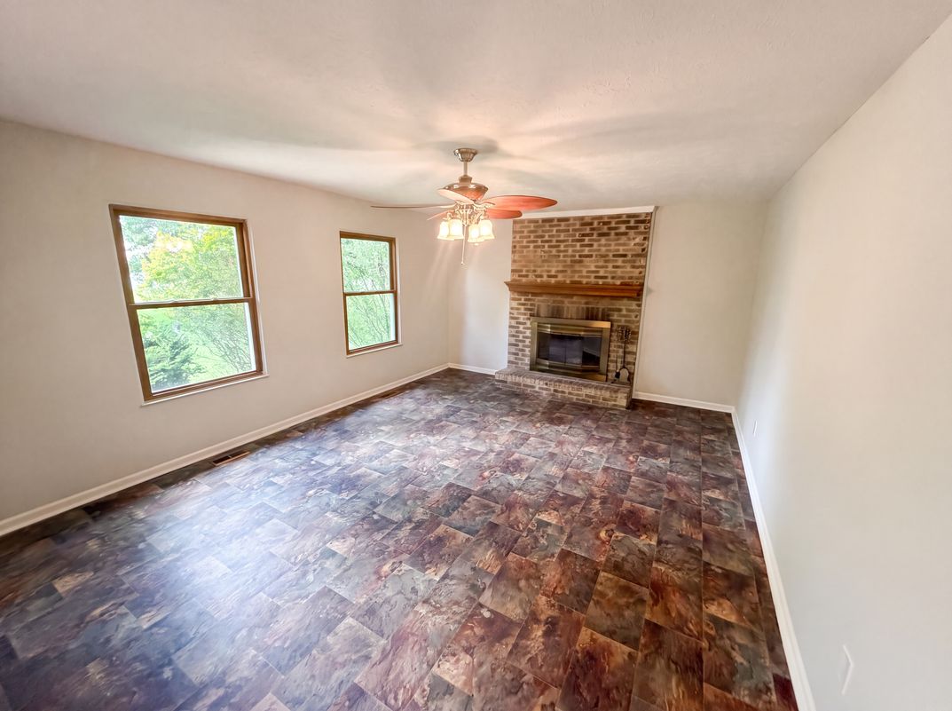 Property photo 3 of 7744 Oakshot Ln