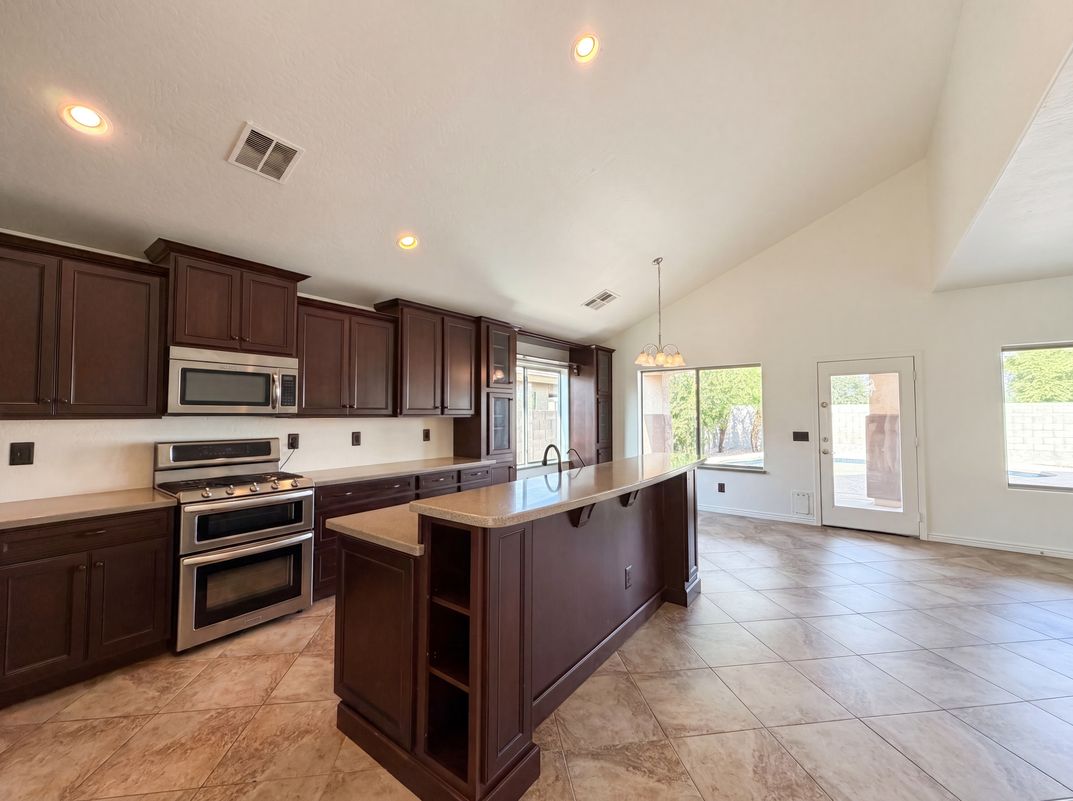 Property photo 2 of 18689 N Miller Way