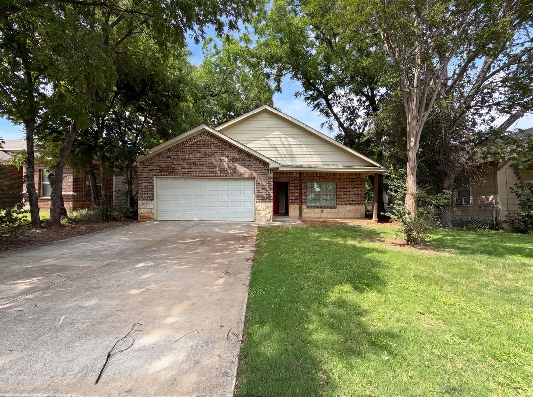 619 E Arlington Ave Fort Worth TX 76104